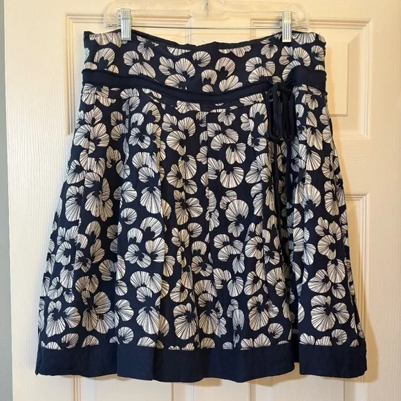 Navy Blue cream floral skirt Size 14 - Picture 1 of 7